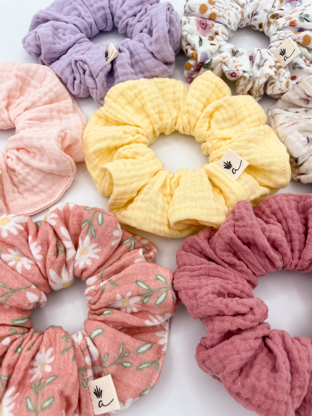 Muslin scrunchies - Daisy