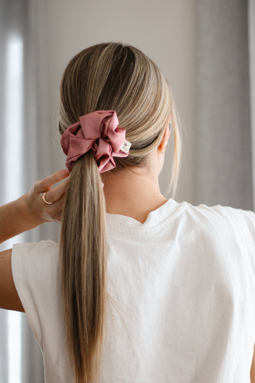 Satin scrunchie - Antique pink