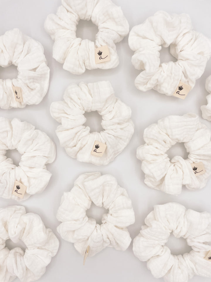 Muslin scrunchies - White