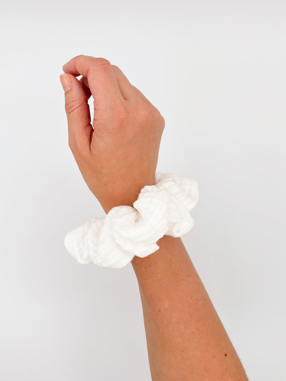 Muslin scrunchies - White